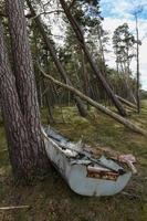 barcos de pesca en la costa del mar báltico foto