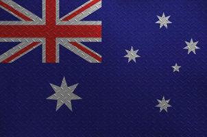 bandera de australia representada en colores de pintura en una vieja placa de metal cepillado o en un primer plano de la pared. banner texturizado sobre fondo áspero foto