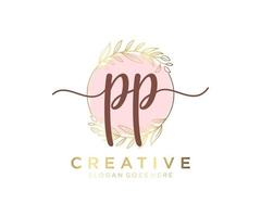 logo femenino inicial pp. utilizable para logotipos de naturaleza, salón, spa, cosmética y belleza. elemento de plantilla de diseño de logotipo de vector plano.