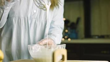 io decorare Pan di zenzero biscotti con reale glassatura. il migliore fatti in casa Pan di zenzero biscotto video