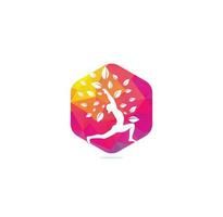 stock de diseño de logotipo de yoga. meditación humana en ilustración de vector de flor de loto.plantilla de diseño de logotipo de yoga. icono de cosméticos y logotipo de spa. vector de pose de yoga