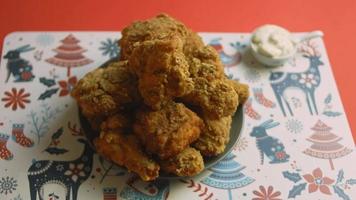 Natale cucina, io preparare fritte pollo. giapponese Natale tradizioni video