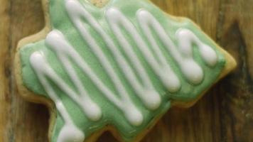 ik versieren peperkoek koekjes met Koninklijk glazuur. de het beste eigengemaakt peperkoek koekje video
