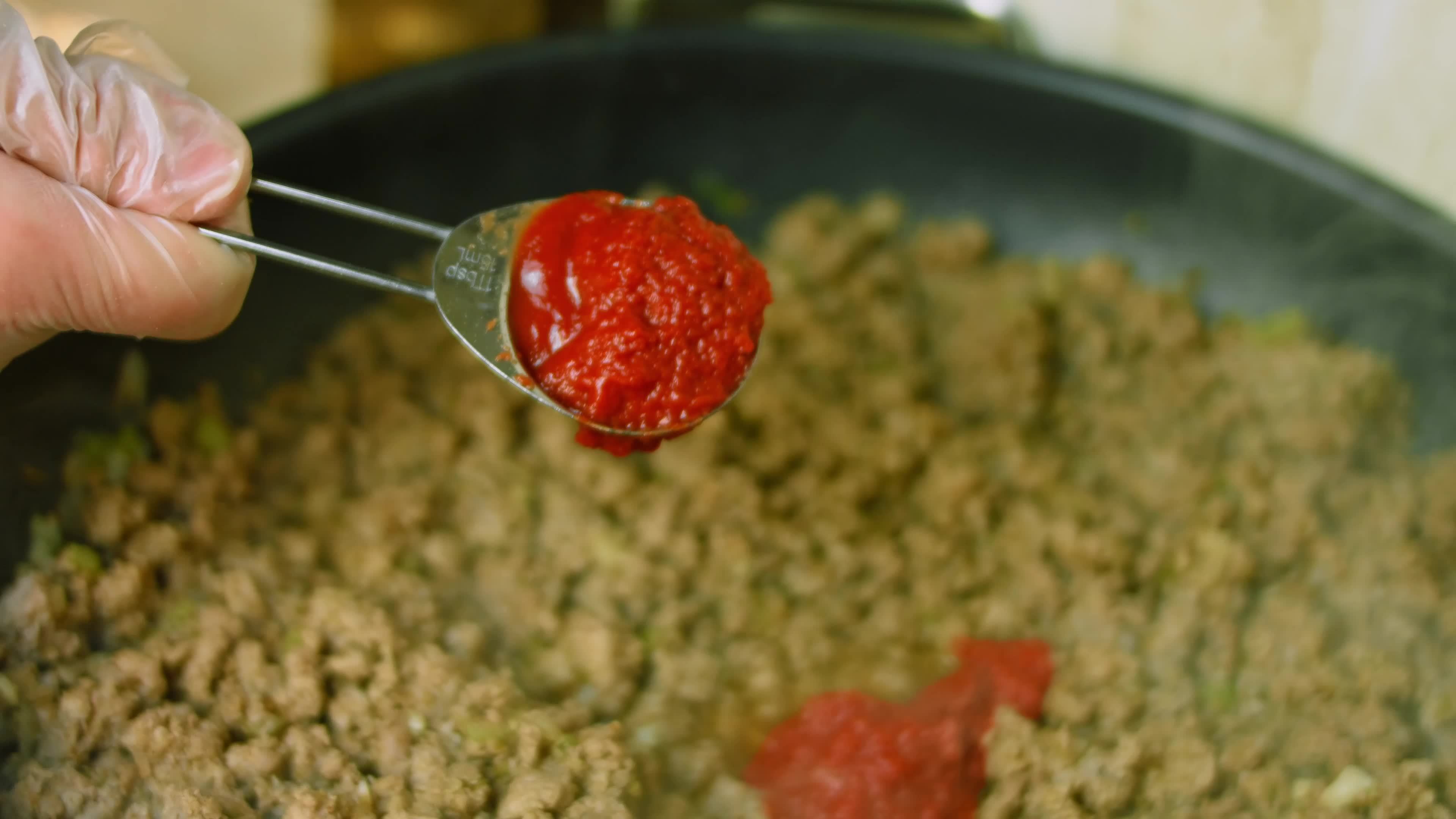 Mix all ingredients with a wooden spoon. Cook chili con carne, Mexican cuisine 15039236 Stock