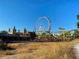 rueda de la fortuna sin gente en el oktoberfest de munich foto