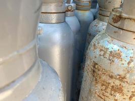 tanques vacíos propano oxígeno nitrógeno botellas de gas químico foto