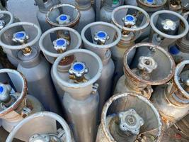 tanques de cilindros de gas en la tienda de gas foto