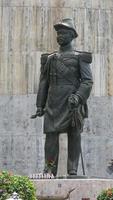 la antigua estatua de un soldado foto