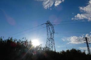 torres metálicas, obras de ingeniería que soportan los cables de cobre que transportan la electricidad. foto