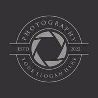 logotipo de cámara de fotografía, obturador de cámara de lente, digital, línea, profesional, elegante y moderno. el logotipo se puede utilizar para estudio, fotografía y negocios. utilizando plantillas de edición de ilustraciones vectoriales. vector