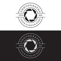 logotipo de cámara de fotografía, obturador de cámara de lente, digital, línea, profesional, elegante y moderno. el logotipo se puede utilizar para estudio, fotografía y negocios. utilizando plantillas de edición de ilustraciones vectoriales. vector