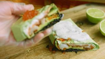 combinazione di Sushi e burrito. litchi è anche Usato per retrogusto video