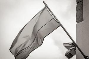 bandera de bielorrusia en un edificio bandera bielorrusa rojo blanco verde. foto