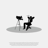 el video blogger graba video de la cámara. micrófono, cámara, fondo, grabación. ilustración plana vectorial. hombre relajándose en la silla y transmitiéndose a sí mismo como vlogger vector