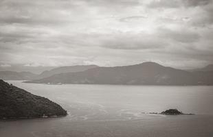 vista panorámica desde ilha grande a angra dos reis brasil. foto