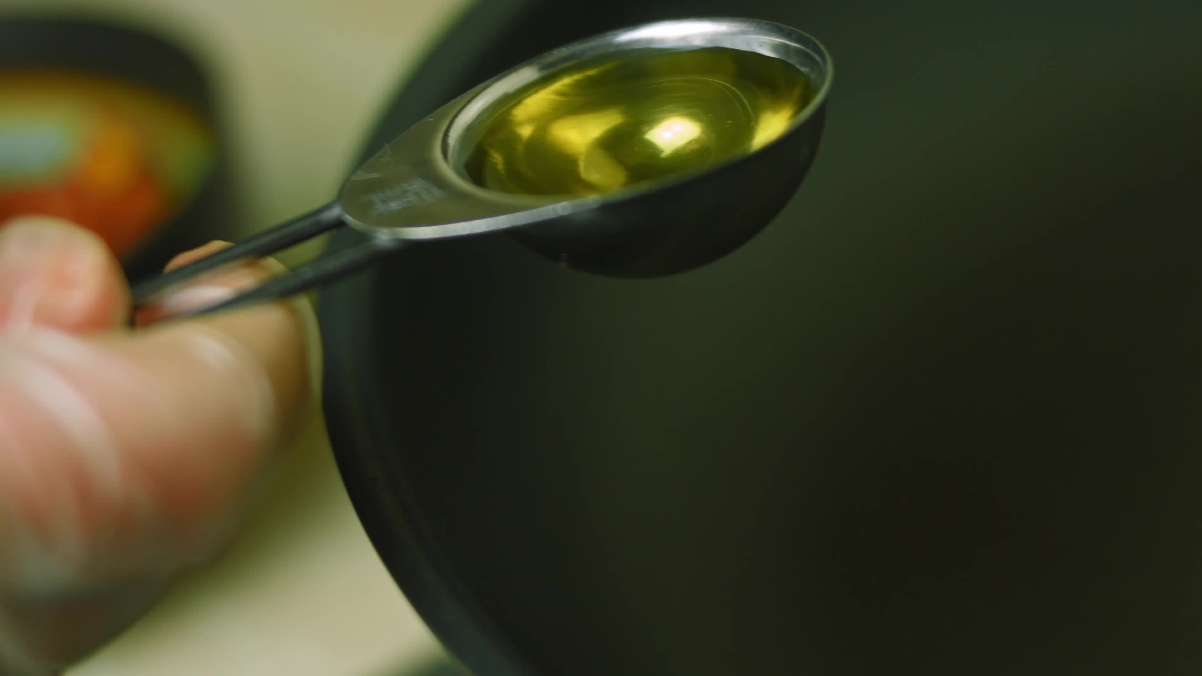 Mix chopped onion, chopped pepper and chorizo meat. Fry in a pan. Macro