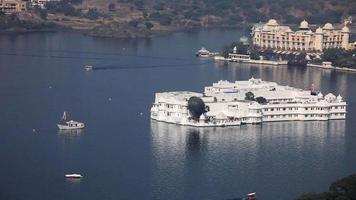 Ancient buildings on the lake. Udaipur, Rajasthan, India video