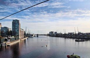 una vista del río támesis cerca de westminster foto