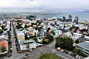 una vista panorámica de reykjavik en islandia foto