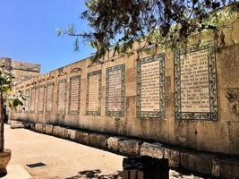 una vista de la iglesia pastor noster en jerusalén foto