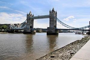 londres en el reino unido en junio de 2022. una vista del puente de la torre foto