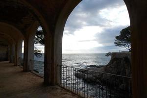 camino de ronda, un camino paralelo a la costa brava catalana, ubicado en el mar mediterráneo en el norte de cataluña, españa. foto