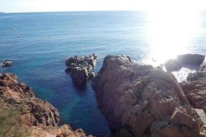 costa brava catalana, escarpada costa mediterránea en el norte de cataluña, españa foto