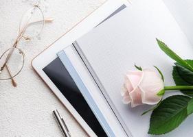 Flat lay women's office desk. photo