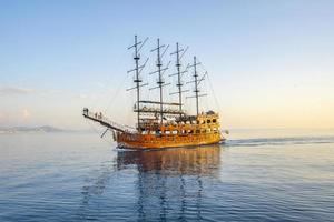 alanya, antalya turquía 2022, paseo en barco de turismo marítimo, verano foto