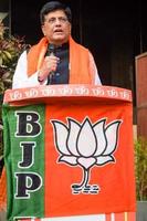 nueva delhi, india - 27 de noviembre de 2022 - ministro del gabinete piyush goyal y miembro principal del partido bharatiya janata - bjp durante una manifestación en apoyo del candidato bjp antes de las elecciones del organismo local mcd 2022 foto