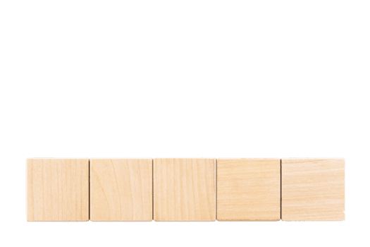 cinco cubos de madeira. fundo transparente. png. copie o espaço. png