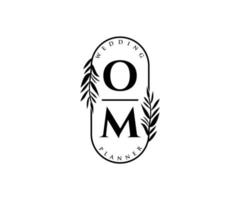 Colección de logotipos de monograma de boda con letras iniciales om, plantillas florales y minimalistas modernas dibujadas a mano para tarjetas de invitación, guardar la fecha, identidad elegante para restaurante, boutique, café en vector