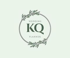 colección de logotipos de monograma de boda con letras iniciales kq, plantillas florales y minimalistas modernas dibujadas a mano para tarjetas de invitación, guardar la fecha, identidad elegante para restaurante, boutique, café en vector