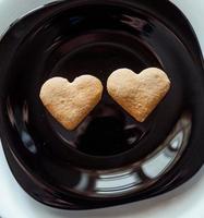 Pile of cookies on a black plate photo