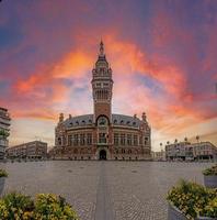 escena de la ciudad del casco histórico de la ciudad francesa dunkerque foto