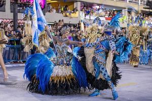 rio, brasil - 24 de abril de 2022, escuela de samba vila isabel en el carnaval de rio, celebrada en el sambódromo marques de sapucai foto