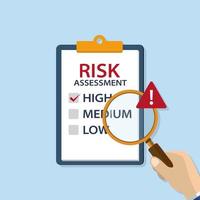 evaluación de riesgos o análisis de identificación con lupa de mano y signo de exclamación vector