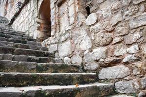 agrasen ki baoli paso bien situado en el medio de connaught colocado nueva delhi india, antigua construcción de arqueología antigua foto