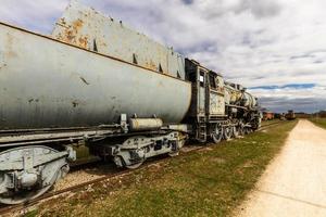 viejos vagones y vías de tren foto