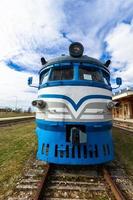 viejos vagones y vías de tren foto