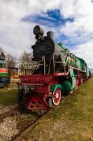 viejos vagones y vías de tren foto