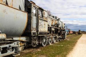 viejos vagones y vías de tren foto