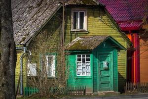 un pequeño pueblo en letonia foto