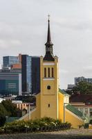 casco antiguo de tallin en verano foto