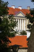 casco antiguo de tallin en verano foto