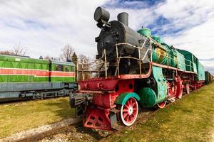 viejos vagones y vías de tren foto