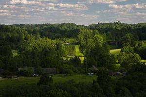 paisajes de la campiña letona en primavera foto