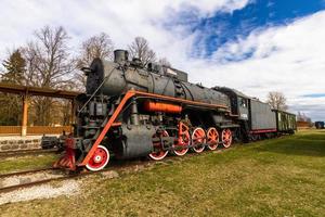 viejos vagones y vías de tren foto