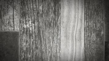 fondo de madera gris en tono blanco y negro o imagen monocromática. pared de panel de madera gris o papel tapiz. foto