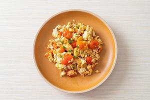 stir-fried tomatoes with egg on plate photo